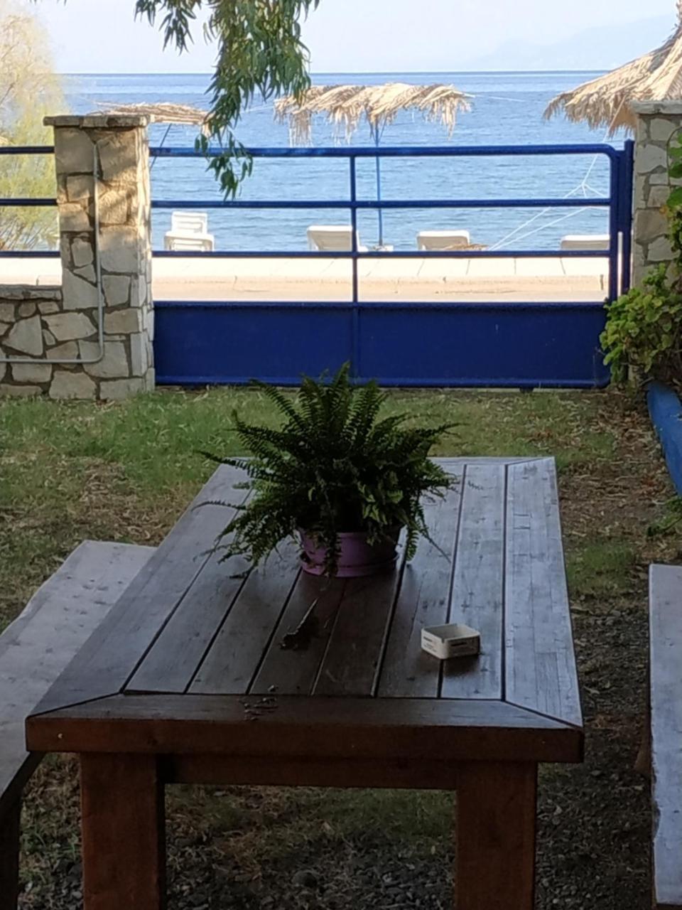 Holiday Tolofona Beach Erateini Exterior foto